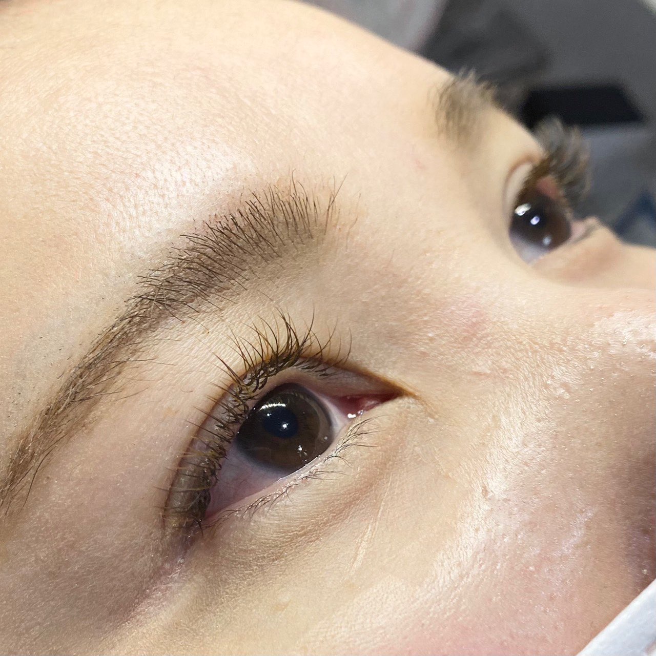 【京橋】≪施術時間長め≫≪社会保険完備≫≪ネイル＆髪色自由≫オシャレを楽しみながら仕事に取り組みましょう！地域で人気の美容室が手掛けるアイラッシュブランド「shall cocotte。（シャルコット）」からアイリスト（まつげエクステ・まつげパーマ・アイブロウ）の求人☆☆