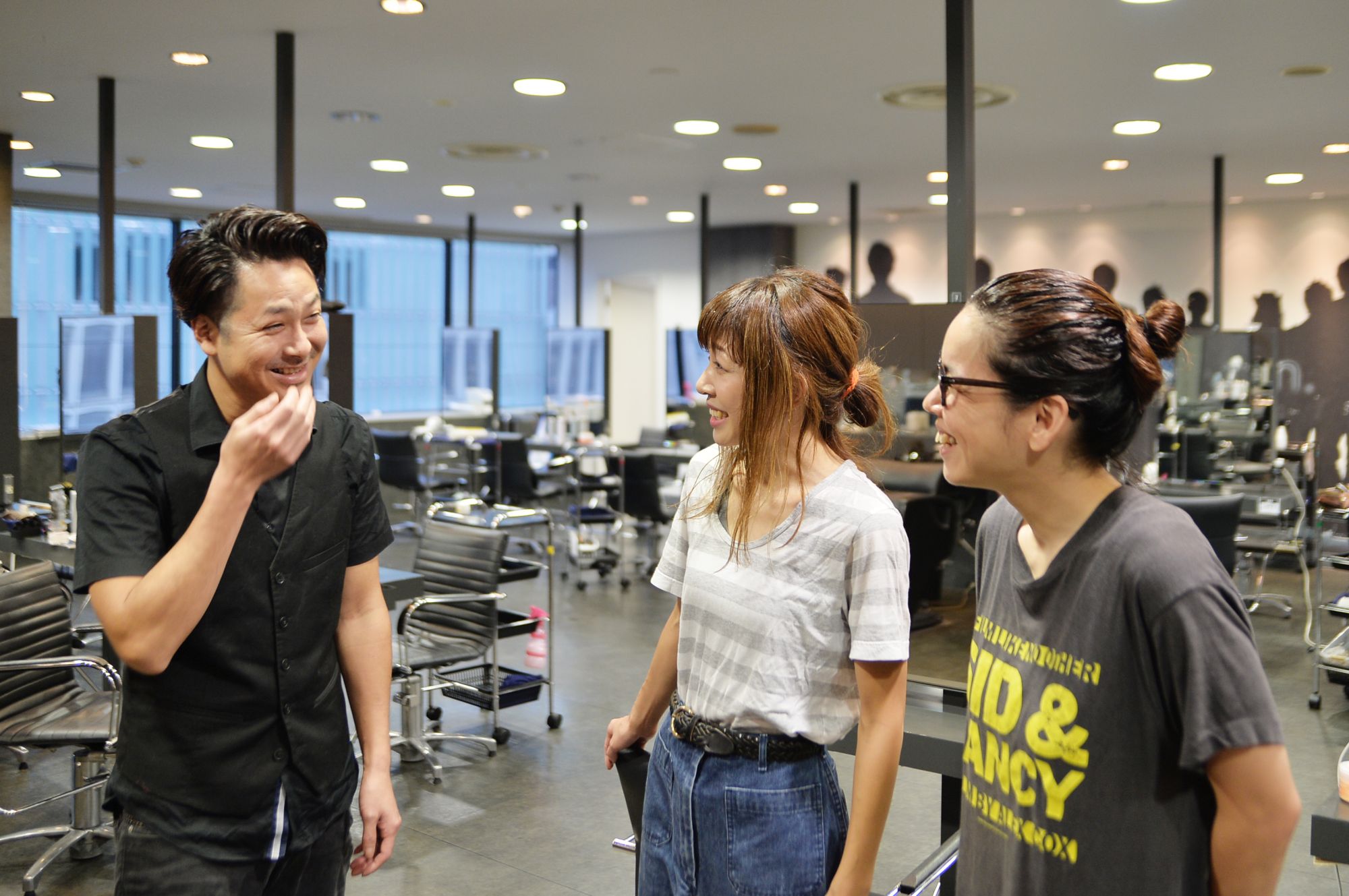 【梅田】≪土日休みOK≫≪売上の50〜60%還元≫自由出勤なので旅行も行きやすい!保証制度もあり!集客もあるので、稼ぎながらプライベートも充実させられますよ。月30万以上稼ぐ方も多数!「D-salon 梅田店(ディーサロンウメダテン)」からスタイリスト(美容師)の求人☆★