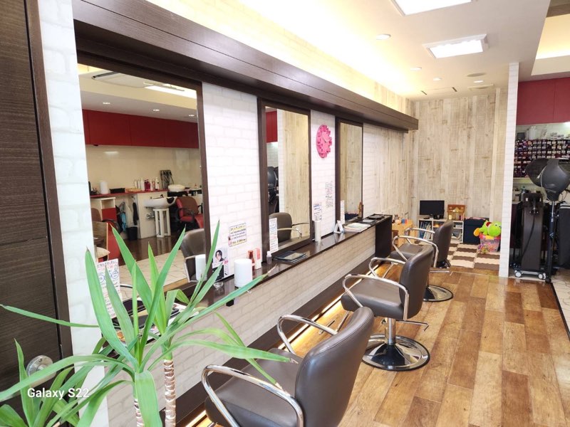 【大橋】★車通勤OK・早上がり制度あり・日曜日お休みアリ・社会保険完備・平均退勤時間19～20時・サロンワーク中心・ママさん歓迎★お子様の急なお迎えなどもスタッフ全員でサポートします！お客様との距離が近いのでしっかり関わる事が出来ますよ♪レッスンは営業中に行う地域密着型×少人数制サロン「jumina（ジュミナ）」からアシスタント（美容師）の求人★☆★