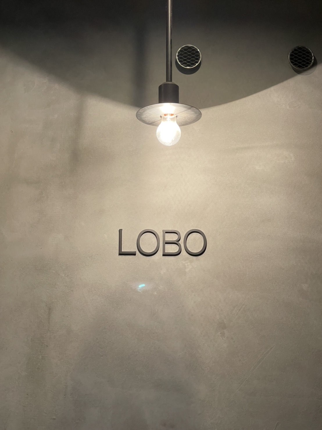 【江坂】≪月8日休み≫少人数制のプライベートサロンでスタッフ自身が楽しく働き、お客様を楽しませる!最高の連鎖でお客様を幸せにしていきます!カットもドンドン入客していけるので安心「lobo(ロボ)」からスタイリスト(美容師)の求人☆★☆