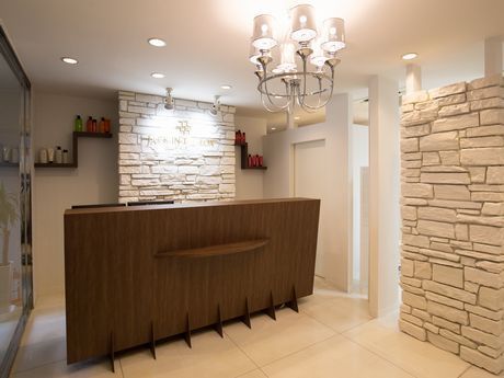 【大橋】《未経験OK&月8日休み》素敵な笑顔でお客様を迎えてくださいね♪JACK-IN-THE-BOX（ジャックインザボックス）☆教育カリキュラムも充実してます♪レセプション（受付）の求人☆☆