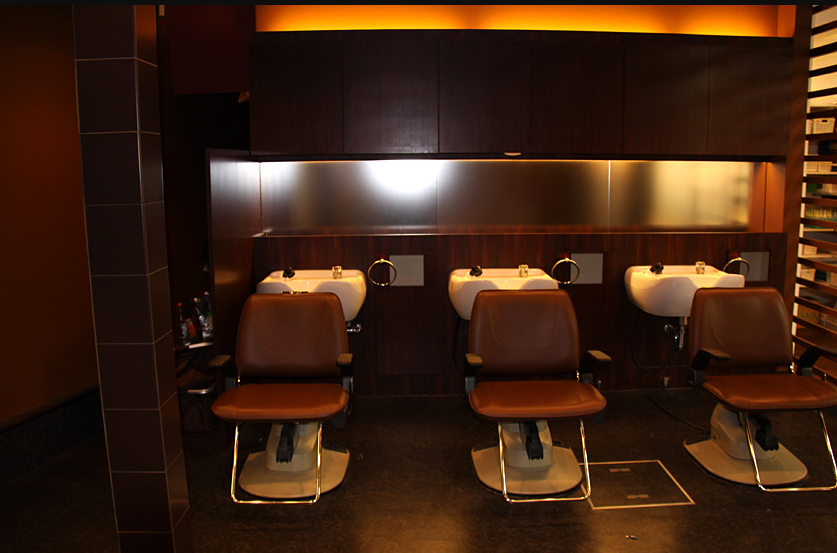 【岸和田】≪2年デビューカリキュラム≫≪集中型朝レッスン≫≪だんじり休暇あり★≫メリハリ付けて働けるから楽しく美容師が続けられる★1年目からカットレッスンをスタートするので、早期デビューが目指せる「IROENPITSU NEXT（イロエンピツネクスト）」からアシスタント（美容師）求人★☆