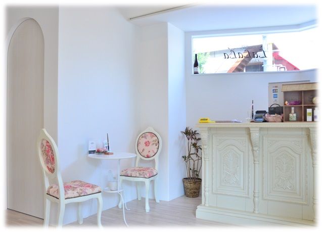 【川西能勢口】≪社会保険完備≫≪月給20万円スタート！≫≪完全週休2日≫≪20時迄に退勤可能≫仕事もプライベートも充実可能！抜群の待遇が整った地域密着型アットホームサロン“LaLaLa（ラララ）”よりアシスタントの求人☆★☆