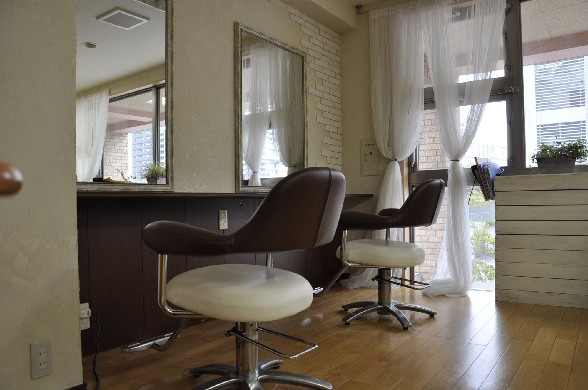 【千早】◆完全週休2日・社会保険完備など充実の待遇・月給26万円コースあり◆入客チャンスあり！！美容師としてだけでなく社会人としても大きく成長できる環境のヘアサロン「velvet hair 千早店(ベルベットヘアーチハヤテン)」からスタイリスト（美容師）の求人☆★☆