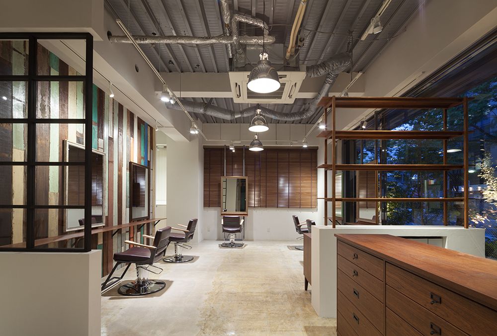 【博多駅】◆完全週休2日・社会保険完備など充実の待遇◆「スタッフの成長＝喜び」と考えられる温かい人柄のオーナーさんを中心に多くのスタッフさんが活躍中！！人間関係抜群のヘアサロン「7 Velvet（セブンベルベット）」からアシスタント（美容師）の求人☆★☆