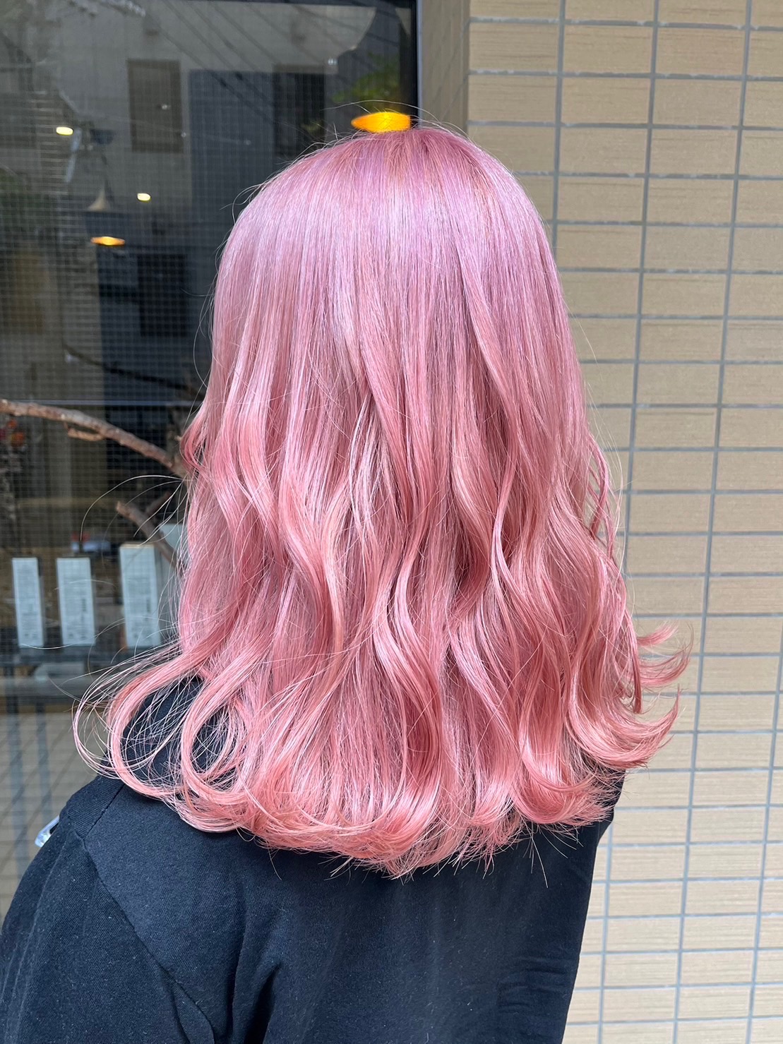 【博多駅】◆駅チカで通勤が便利・完全週休2日・社会保険完備など充実の待遇・ハイトーンやトレンドに敏感なスタッフが勢揃い・高月給スタート◆「スタッフの成長=喜び」と考えられる温かい人柄のオーナーさんを中心に多くのスタッフさんが活躍中!!美容師としてだけでなく社会人としても大きく成長できる環境のヘアサロン「Cosy Velvet(コージーベルベット)」からアシスタント(美容師)の求人☆★☆