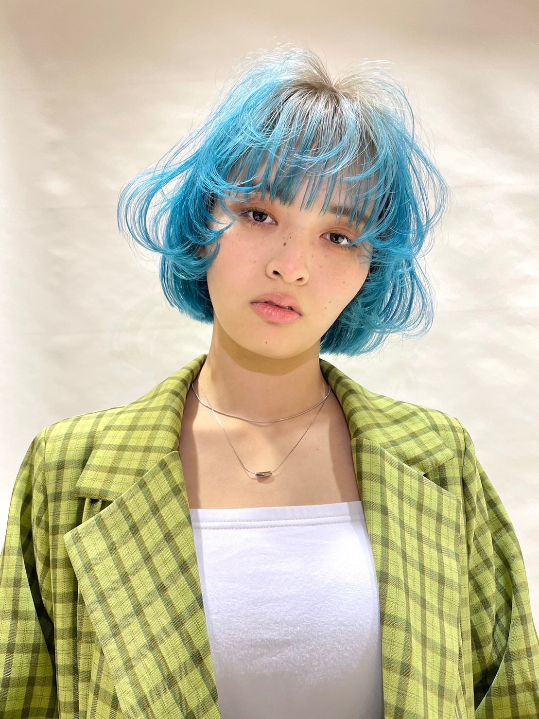 【博多駅】◆駅チカで通勤が便利・完全週休2日・社会保険完備など充実の待遇・ハイトーンやトレンドに敏感なスタッフが勢揃い・高月給スタート◆「スタッフの成長=喜び」と考えられる温かい人柄のオーナーさんを中心に多くのスタッフさんが活躍中!!美容師としてだけでなく社会人としても大きく成長できる環境のヘアサロン「Cosy Velvet(コージーベルベット)」からアシスタント(美容師)の求人☆★☆