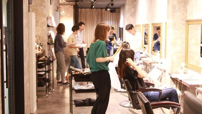 【西新駅】≪社会保険完備≫≪社会保険完備≫◆月給20万円スタート◆スタイリストデビュー1年で可能!!営業中のレッスンOKなので時間を有効に使えます!!営業後のレッスンは強制なし!カリキュラムがあり安心して技術を学べます!楽しく安心して成長できるためにできることを有言実行しているヘアサロン「TIERRA 西新店(ティエラニシジンテン)」からアシスタント(美容師)の求人☆★