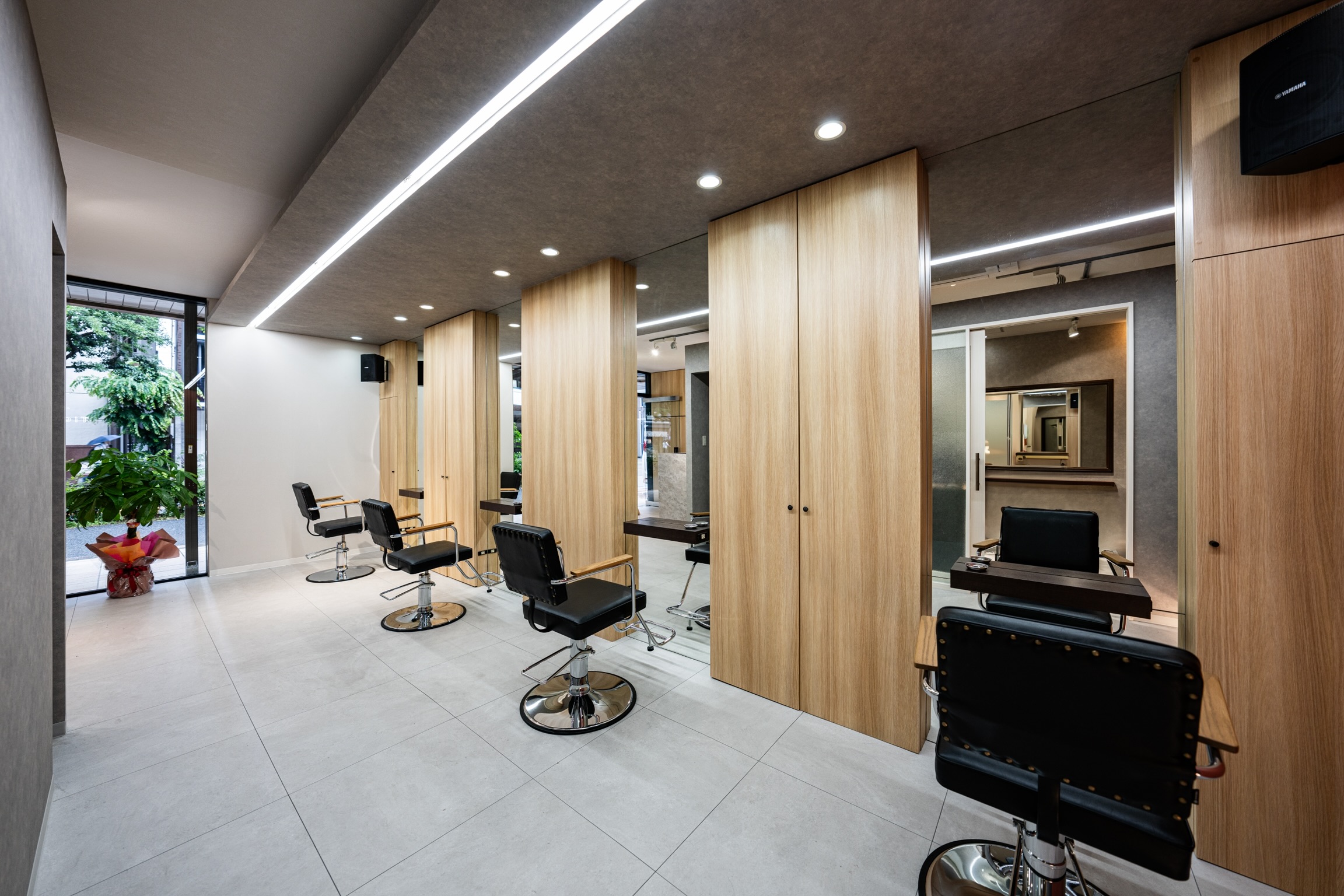 【西鉄平尾】≪正社員／パートアルバイト／時短社員の選択可能・高月給・歩合率40％以上・入客チャンスあり≫入社初月から月給35万円可能です！新規・フリー毎月100名以上の集客力！！福利厚生が充実しているヘアサロン「TIERRA＋（ティエラ）」からスタイリスト（美容師）の求人☆★