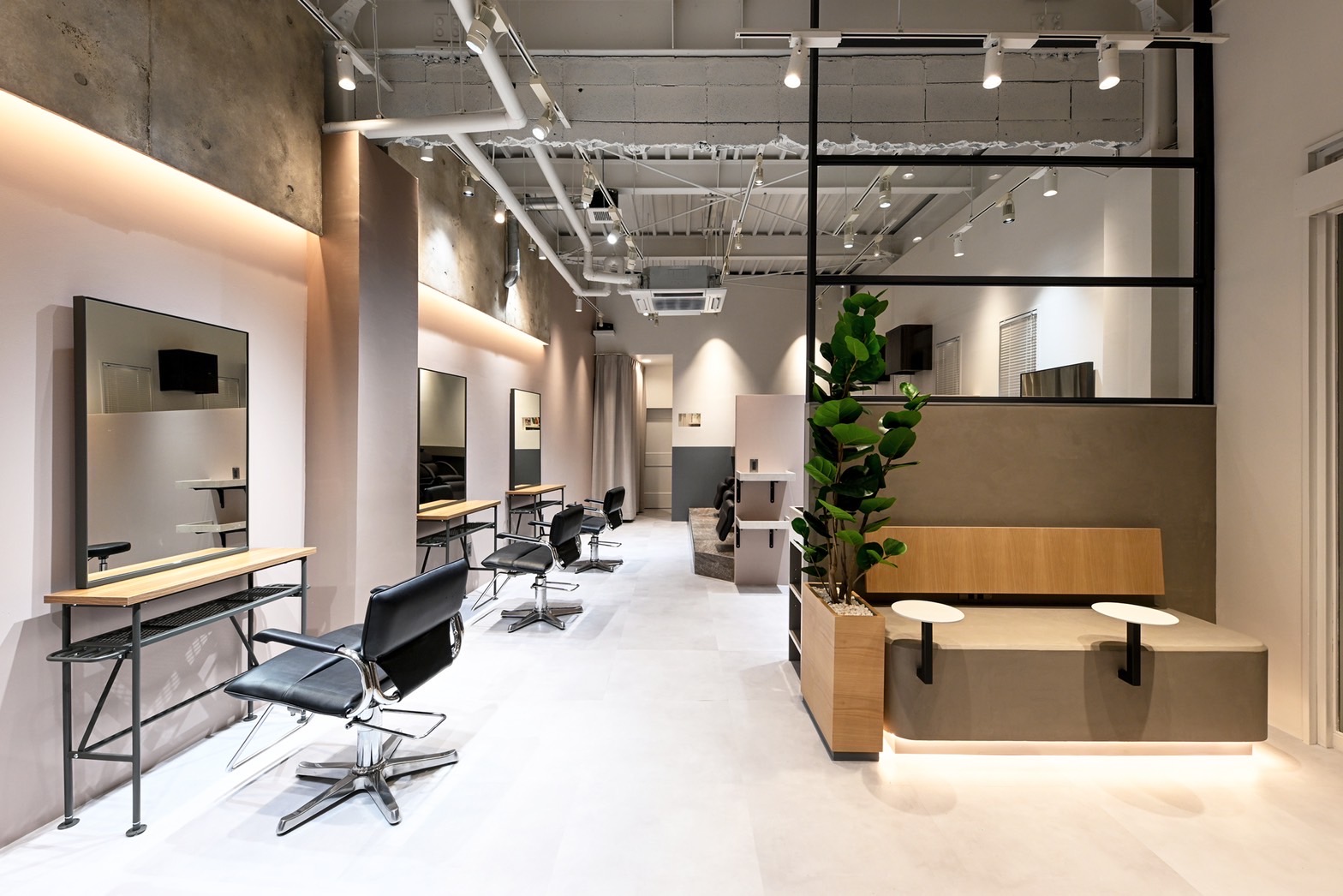 【吹田駅】≪19時までに退勤可能≫≪完全週休2日制≫≪月1回日祝休み可能≫≪社会保険完備≫≪営業時間内のレッスンOK≫≪住宅手当あり≫ウィッグ支給手当あり！退勤時間も早いのでプライベートの時間も作りやすい◎近い距離でお客様と関わり、臨機応変に働いていけるサロン！「Le rond（ロンド）」からアシスタント（美容師）の求人☆★