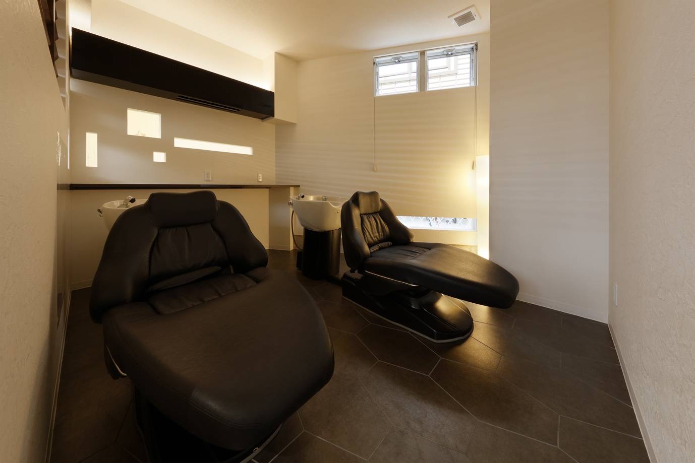 【中山寺】≪正社員、委託、パートから選択可能≫≪最低保障給12000円～15000円≫≪社会保険完備≫≪土日祝休みOK≫お客様一人ひとり丁寧にサロンワークできるサロン！週1日、1日3時間勤務から可能◎扶養内の勤務やお子さんがいるママさんが安心して働ける環境です！「aluu hair design 中山寺店（アルーヘアーデザインナカヤマデラテン）」からスタイリスト（美容師）の求人☆★