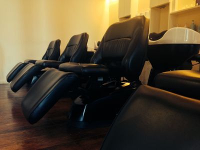 【木幡】≪月給20万円〜≫≪最寄駅から徒歩1分≫≪日曜定休≫≪月6〜8日休みを選べる≫≪社会保険完備≫≪営業時間内レッスンも可能≫≪パートスタッフも多数活躍中≫最優先はスタッフさんの幸せ！そのうえでお客様を幸せにしていきます！トリートメントのケアにも力を入れいるLien hair（リアンヘアー）からアシスタント(美容師)の求人☆★