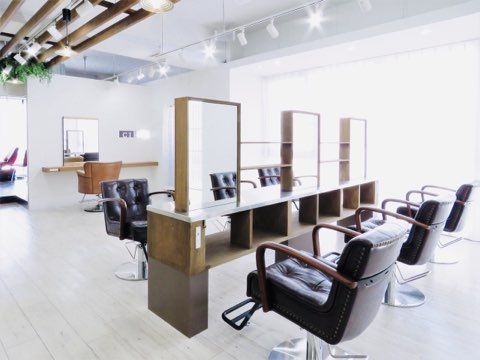 【天神】正社員『選べる週休2日＆週休3日＆時短』有給休暇フル消化制度、プライベートも充実長期休暇取得可、社保完備！今なら入社お祝い金20万円支給！≪業務委託:(フリー45％／指名50％)≫高還元で集客抜群！ガッツリ稼いでいきたい方、プライベートも充実させたい方必見！「CIEL FUKUOKA（シエルフクオカ）」からスタイリスト（美容師）の求人★☆