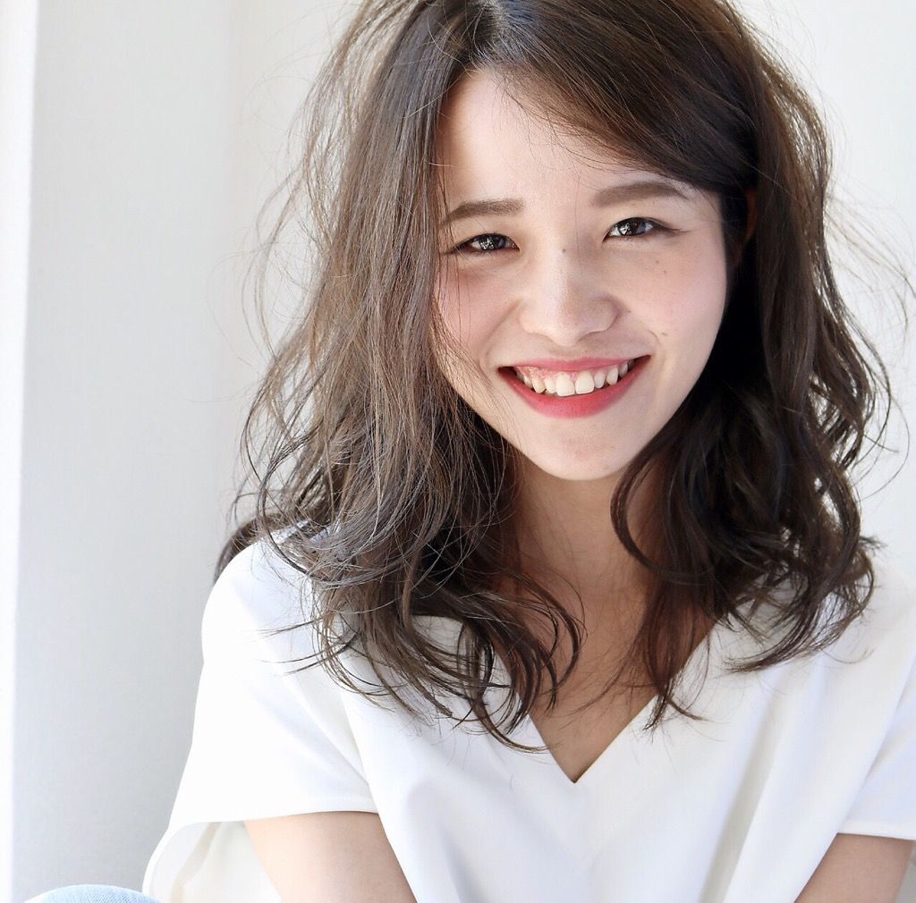 【鳴尾】≪社会保険完備≫≪月7〜8日休み≫≪残業なし≫なのでプライベートも充実させる事ができます。ゆったりとした雰囲気で長く働く事が出来る地域密着型サロン“hair salon lys(ヘアーサロンリス)”からスタイリスト・Jr.スタイリスト(美容師)の求人☆★☆
