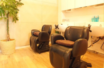 【西大路】■マツエク・ネイル・着付けも学べる■お客様第一!!を掲げ京都に展開！その中でスタッフさんの幸せも考え、働きやすい環境を整えています。Rail Intact（レールインタクト）からアシスタント(美容師)の求人☆★