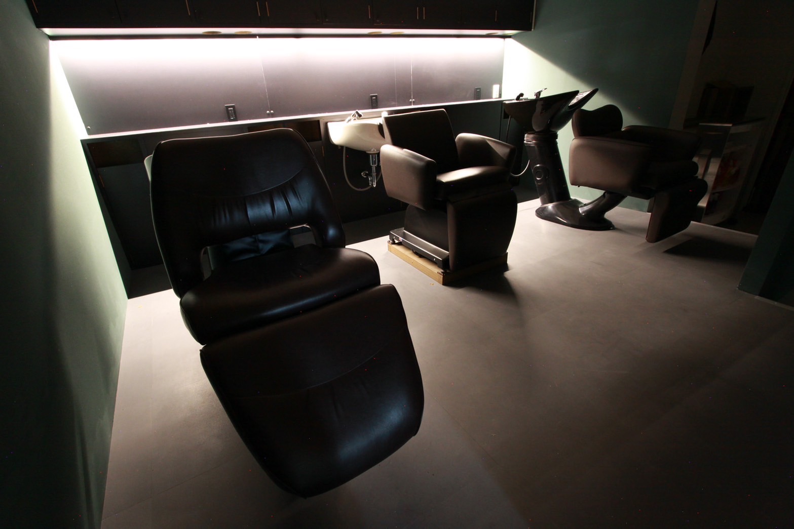 【梅田】≪社会保険完備≫≪2年でスタイリストデビュー≫≪月8日休み≫先輩から技術をしっかり学べます！お客様一人一人としっかり向き合う高単価サロン“Cocopeli hair（ココペリヘアー）”からアシスタント（美容師）の求人☆★☆