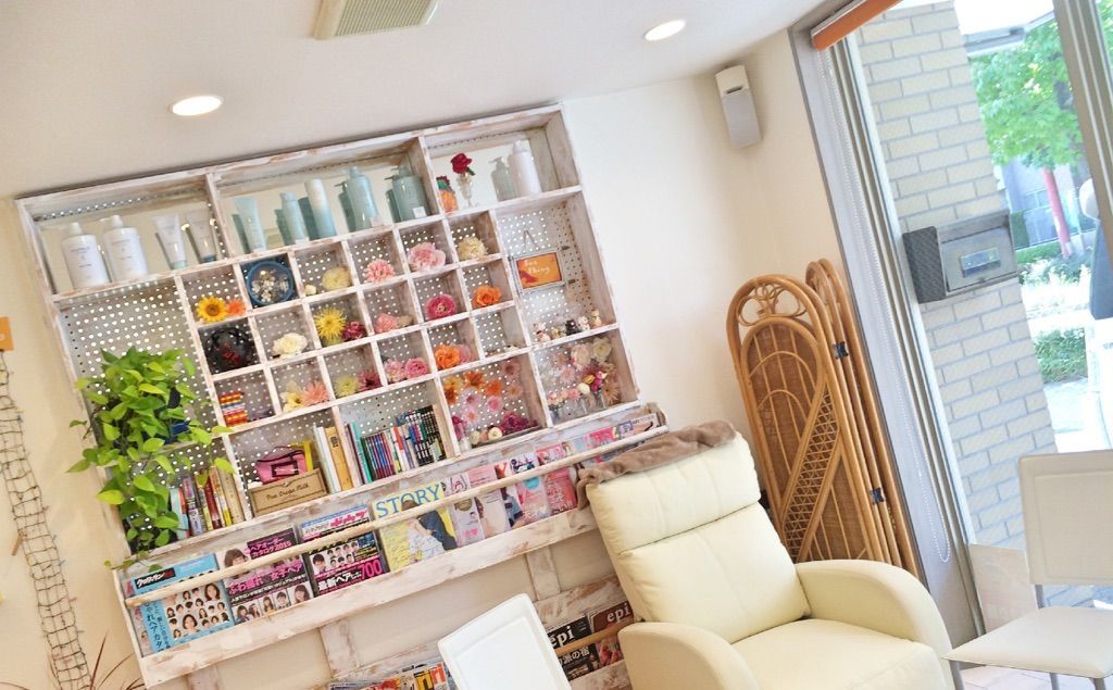 【福岡空港】≪第3日曜日含め定休日が7,8日アリ≫他サロンと合同レッスンがあるのでたくさんの刺激がもらえます！！ボーリング大会や食事会など多数アリ！！職場というよりは家族のような雰囲気の「Sun Shiny（サン シャイニー）」からアシスタント（美容師）の求人☆☆