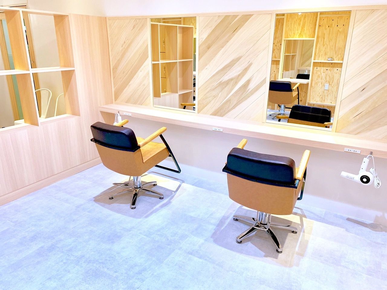 【天王寺】≪インボイスのサポート体制あり≫≪自由出勤制≫≪フリー40％／指名45％≫≪完全マンツーマン≫≪正社員制度あり≫休みや勤務時間の希望が叶う仕組みがあります！業務委託の経験がない方のサポートもしています！「ALLURE hair vivi 天王寺2号店（アリュールヘアーヴィヴィテンノウジニゴウテン）」からスタイリスト（美容師）の求人☆★