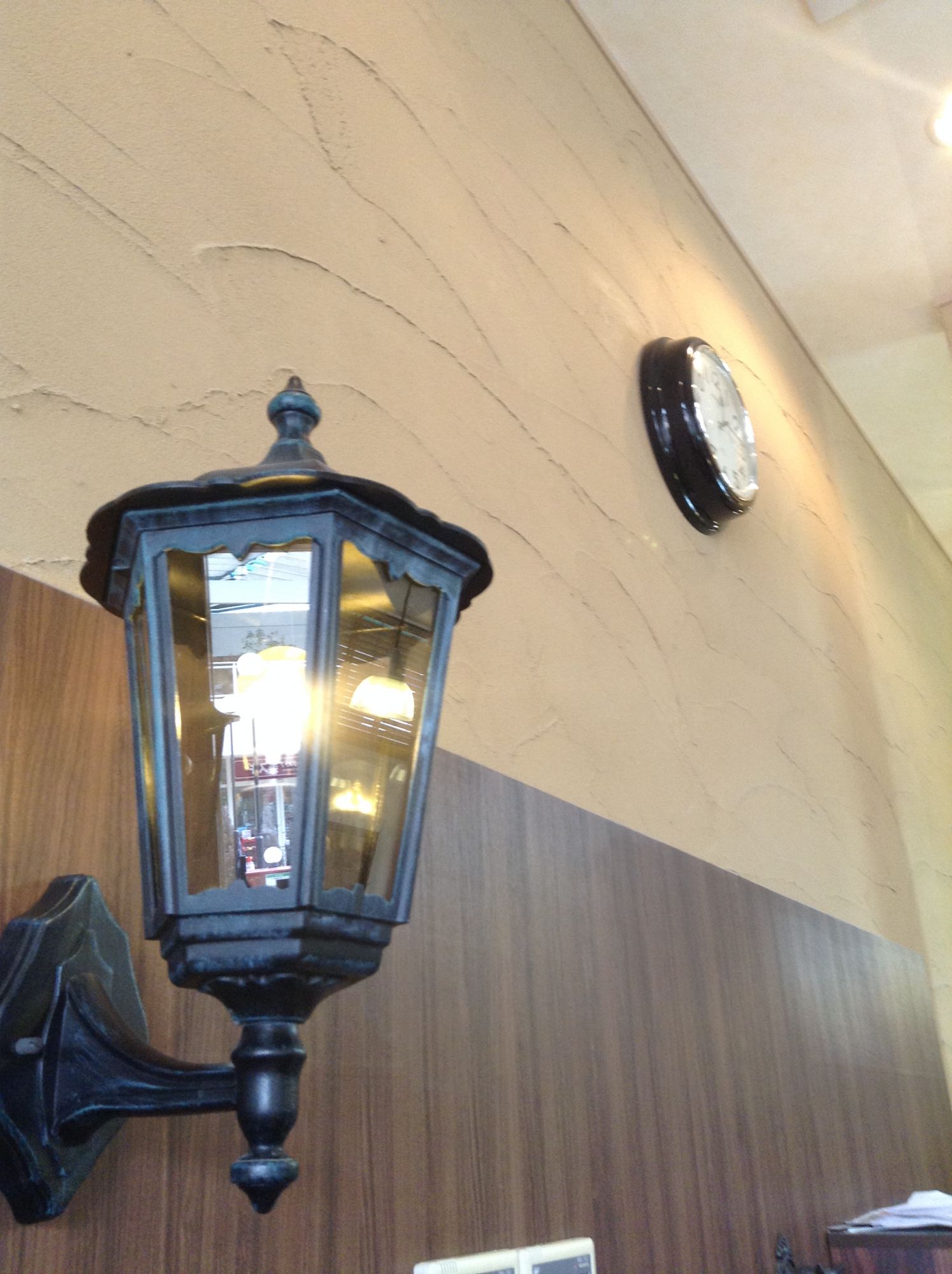 【南千里】≪残業ほぼナシ♪≫予約がなければすぐに帰れるのでプライベートも充実!!アットホームな雰囲気で長く働く事が出来る地域密着型サロン“HAIR WORKS(ヘアーワークス)”からスタイリスト(美容師)の求人☆☆