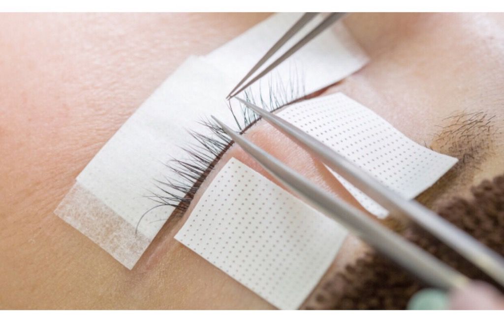 【藤井寺駅前】≪18時退勤≫≪実働8時間／休憩1時間あり≫≪月8日／第3日曜日休み≫店長は現役講師なので技術向上が出来る環境です！地域密着のアットホームなアイラッシュサロン！！「shuo（シュオ）」からアイリスト（まつげエクステ・まつげパーマ）の求人☆☆