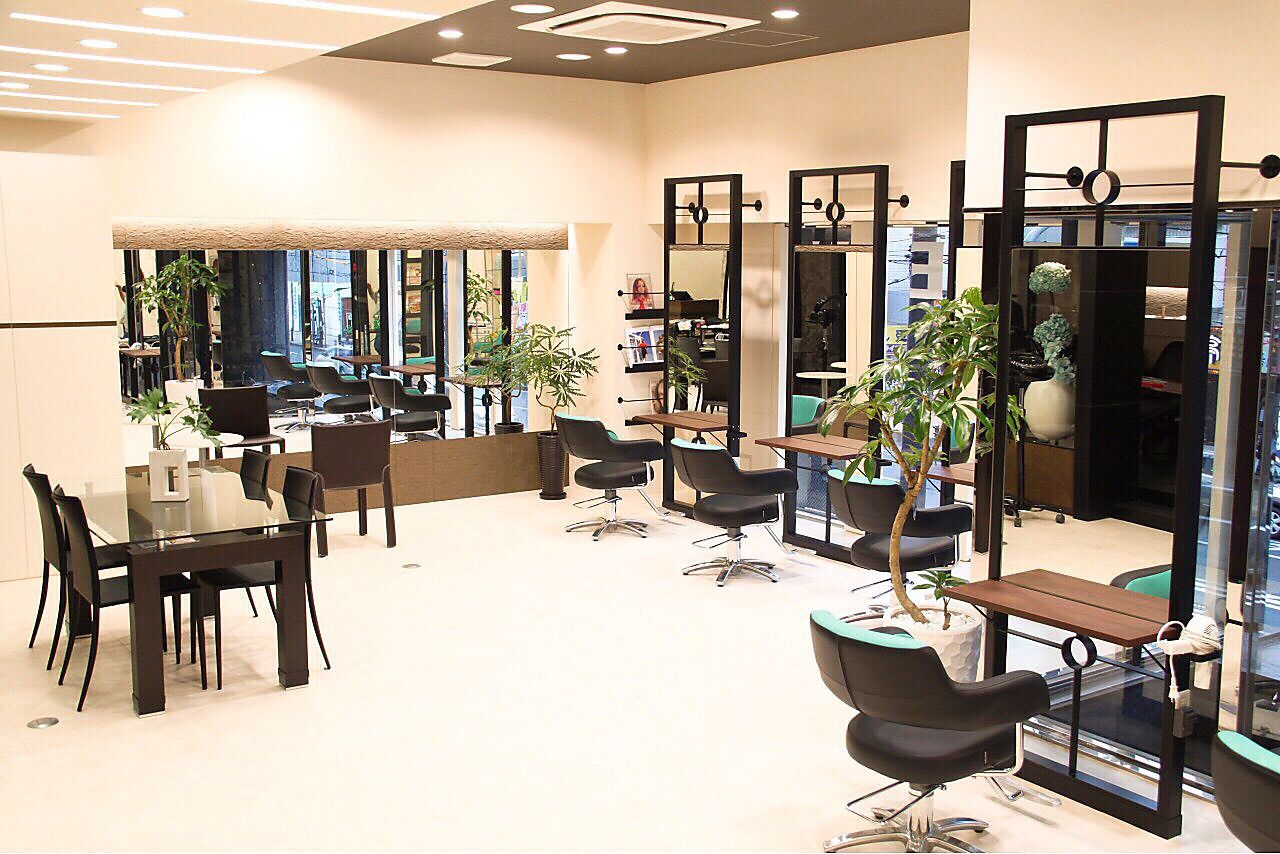 【今福鶴見】≪月給22～24.5万円≫≪完全週休2日制≫≪土日祝日も休日可能≫≪社会保険完備≫≪最短2年でデビュー可能≫≪営業時間内レッスン可能≫充実したカリキュラムがあるので確実にキャリアアップが可能！スタッフ同士仲が良く和気あいあいとしたサロン◎「STAGE 今福鶴見（ステージイマフクツルミ）」からアシスタント（美容師）の求人☆☆