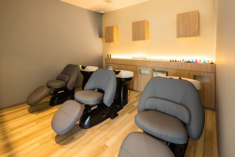 【荒江】《社保完備》キャリアは関係ない！！あなたのやる気でase 荒江店（エース アラエテン）の未来を創る幹部を目指しませんか  アシスタント（美容師）の求人★☆★