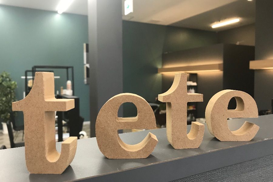 【星見ヶ丘】≪営業時間18時迄・月8日休み・社会保険完備・高月給スタート≫営業中のレッスンもOKなので時間を有効活用できます!早期スタイリストデビューを目指して頑張る仲間を大募集!福利厚生も充実している「tete 春日店(テテカスガテン)」からアシスタント(美容師)の求人☆★