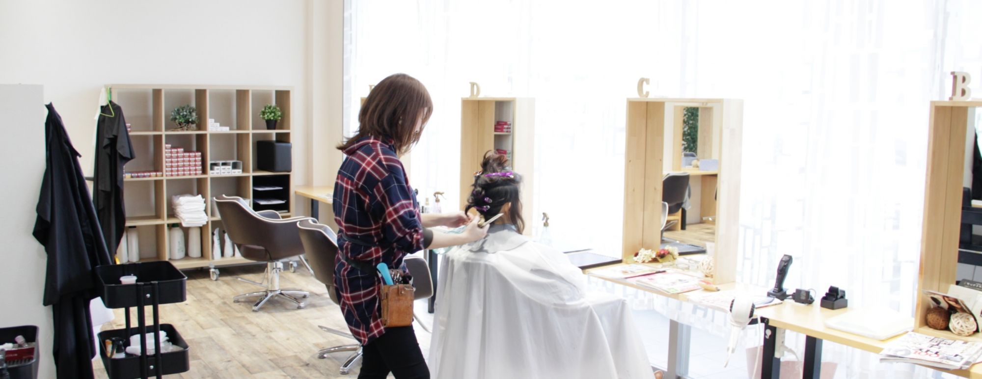 【乙金】≪月休8日・社会保険完備・高月給スタート≫営業中のレッスンもOKなので時間を有効活用できます!早期スタイリストデビューを目指して頑張る仲間を大募集!福利厚生も充実している「tete 乙金店(テテオトガナテン)」からアシスタント(美容師)の求人☆★