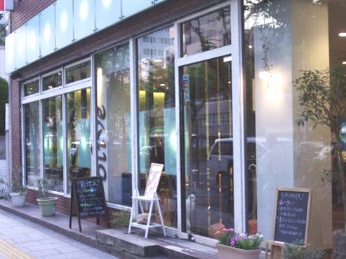 【南森町】≪月給23万円≫≪完全週休2日≫≪社会保険完備≫地域密着型のカジュアルサロン!教育体制もバッチリで確実にスタイリストを目指せます!「Olive 南森町店(オリーブミナミモリマチテン)」からアシスタント(美容師)の求人☆★