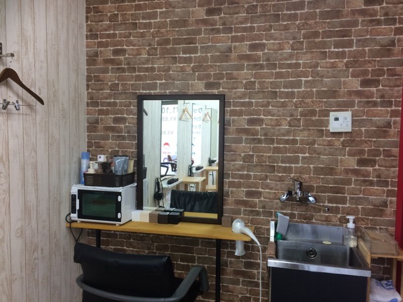 【東比恵】◆平均20:00退勤◆レッスンや撮影は一切なし！！サロンワークに集中出来る環境なんです♪カット・カラーのみご提供し、リーズナブルな料金なので多くのお客様が来店される「PEACE STYLE（ピース スタイル）」からスタイリスト（美容師・理容師）の求人☆★