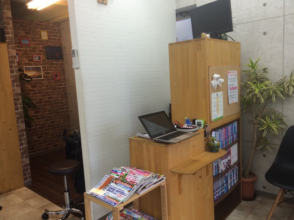 【東比恵】◆平均20:00退勤◆レッスンや撮影は一切なし！！サロンワークに集中出来る環境なんです♪カット・カラーのみご提供し、リーズナブルな料金なので多くのお客様が来店される「PEACE STYLE（ピース スタイル）」からスタイリスト（美容師・理容師）の求人☆★