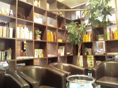 【綾之町】≪週休2日≫≪営業中レッスンあり≫未経験・通信生OK！幅広い技術で「誰からも信頼される理美容師」になりたい方にオススメ！頑張った分評価されるので、協力し合うチームワークのよいサロン「Iuventas（ユウェンタス）」からアシスタント（美容師・理容師）の求人☆★