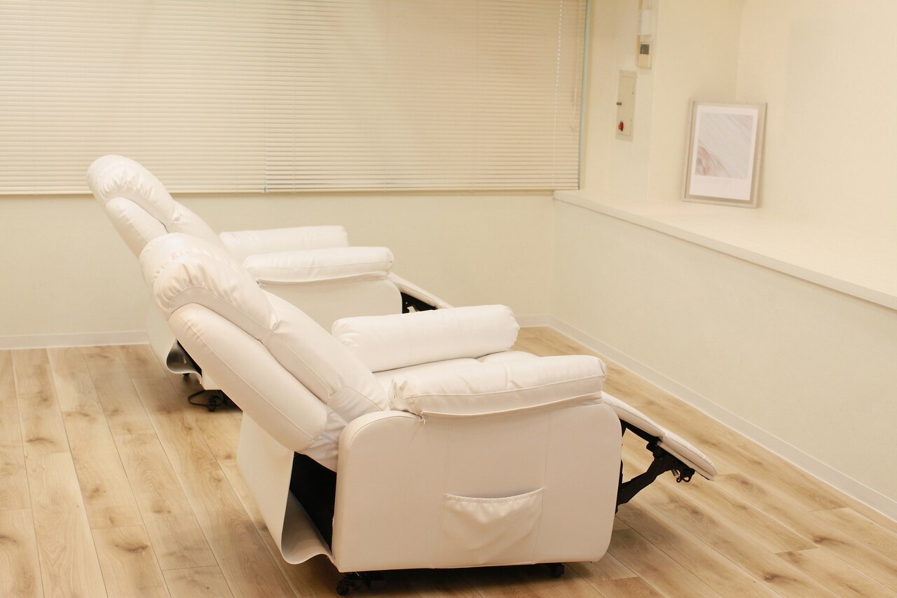 【JR芦屋】≪平均19時退社≫≪土日祝休みOK≫≪社会保険完備≫充実の待遇!日曜日はイベントがあるからやすみたい!でも頑張った分だけお給料は欲しい!そんな希望も叶います!「マツコのまつげサロン 芦屋店」からアイリスト(まつげエクステ・まつげパーマ・アイブロウ)の求人☆☆