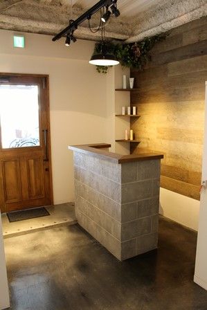 【松ノ浜】駅前すぐのプライベートヘアサロン★お客様もスタッフも「笑顔」になり、楽しく働けるサロンを目指します♪スタッフのペースに合わせたレッスンを行い、夜は遅くならないようにしていきますよ！RISUSU（リースス）からアシスタント（美容師）の求人☆★☆