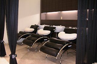 【高宮】≪社会保険完備≫全体レッスンは設けず個人レッスンが中心なので自分のペースで技術を学んでいく事が出来ます♪退勤時間は19:30〜20:00なので身体の負担も少なく済む「grande（グランデ）」からアシスタント（美容師）の求人☆★☆