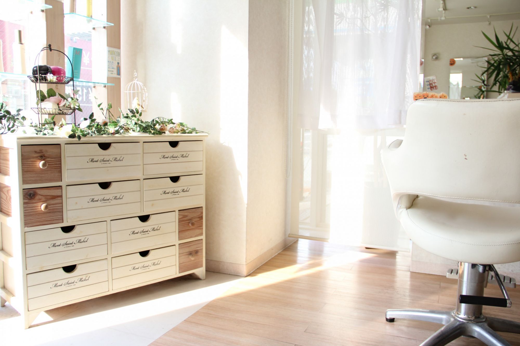 【深草】≪2023年4月新規オープンの求人≫≪月収35万円以上も可能≫≪平均客単価1万円以上≫≪税込還元≫≪完全マンツーマン≫数をこなさなくても稼げる高単価の業務委託サロン！！あなたにあった働き方が選べる環境◎「astre（アストル）」からスタイリスト（美容師）の求人☆★