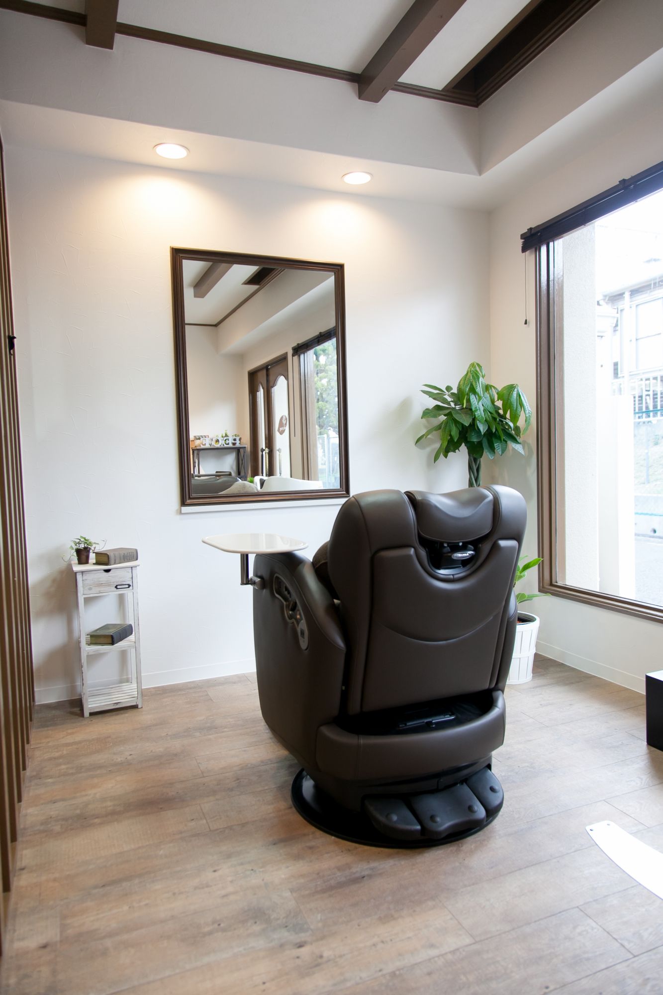 【稲野】≪社会保険完備≫≪最大で月8日休日≫≪最短で1年でのデビューも可能≫地域のお客様から愛されるマンツーマンスタイルのアットホームサロンプライベートも充実させて働けますよ“perche（パーチェ）”からアシスタント（美容師）の求人☆★☆