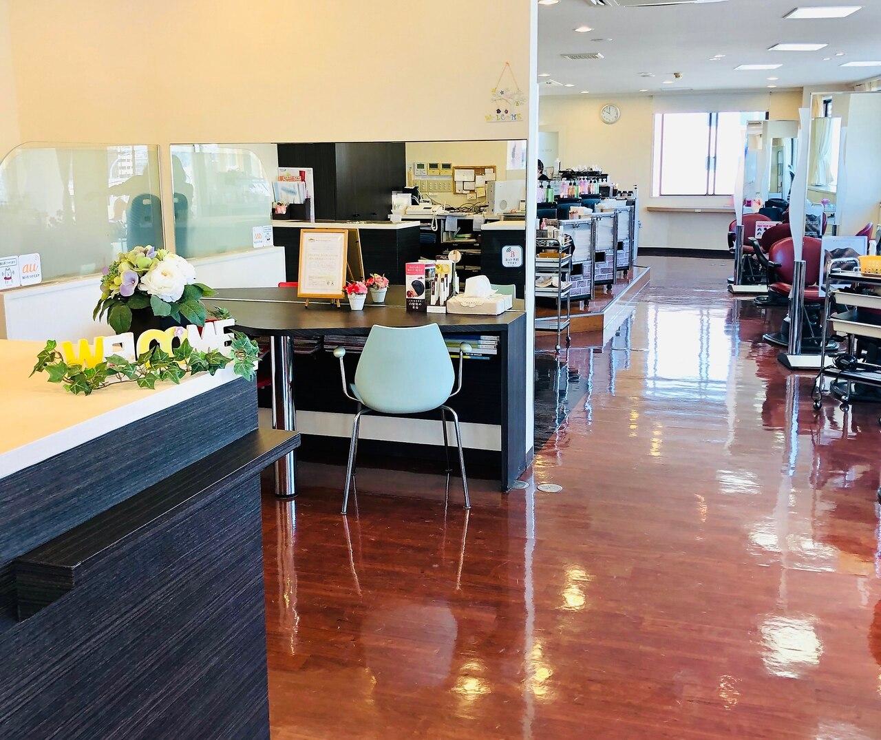 【王寺】≪社会保険完備≫≪完全週休2日制≫≪ママさんの応募歓迎≫≪20時までに退勤可能≫奈良県を中心に店舗展開するサロン！40～50代の女性を中心にトリートメントやスパのメニューが人気！「PLAZA 王寺店（プラザオウジテン）」からアシスタント（美容師）の求人★☆