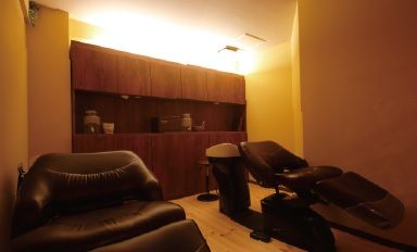 【六本松】≪社保完備・月給25万円～・月休8日・​産休育休制度あり・ブランクありでもOK・ゆとりをもった予約制・スタイリストオンリー≫リモート自由参加の講習！待遇だけでなく一緒に働く仲間同士、仲が良いのも魅力のひとつ！福岡エリアで店舗展開中の高条件、福利厚生充実のヘアサロン「kirut（キルト）」からスタイリスト（美容師）の求人☆★☆