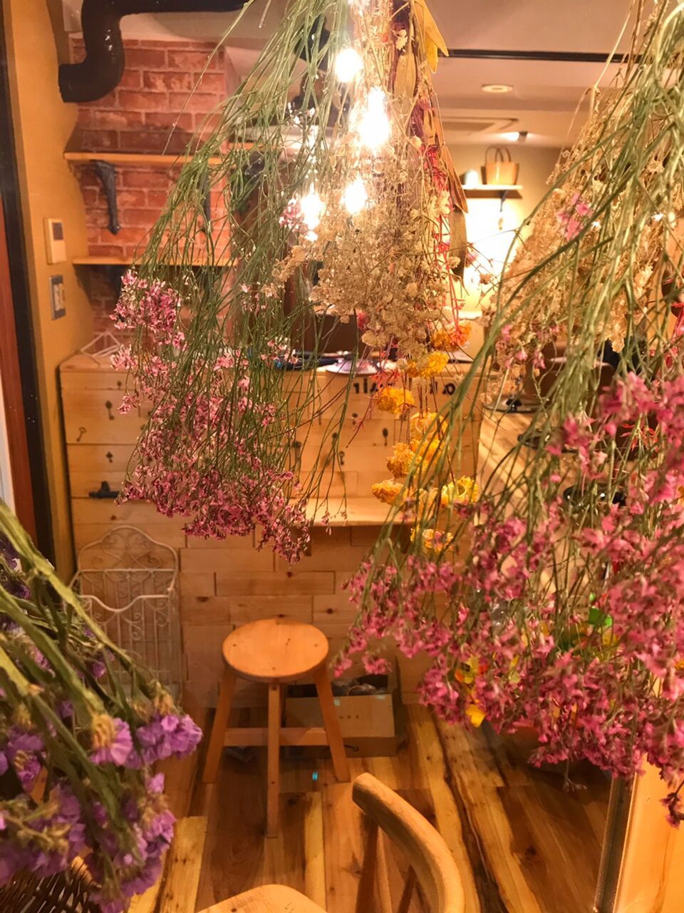 【明大前】≪社保完備・月給25万円～・月休8日・​産休育休制度あり・ブランクありでもOK・ゆとりをもった予約制・スタイリストオンリー≫リモート自由参加の講習！待遇だけでなく一緒に働く仲間同士、仲が良いのも魅力のひとつ！福岡エリアで店舗展開中の高条件、福利厚生充実のヘアサロン「rak hair 明大前（ラクヘアーメイダイマエ）」からスタイリスト（美容師）の求人☆★☆