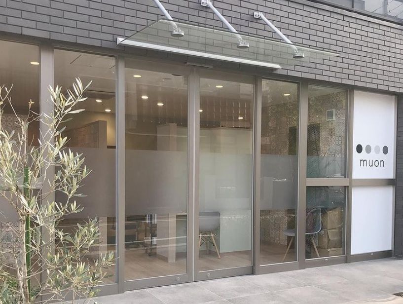 【西鉄平尾駅】≪社保完備・月給25万円～・月休8日・​産休育休制度あり・ブランクありでもOK・ゆとりをもった予約制・スタイリストオンリー≫リモート自由参加の講習！待遇だけでなく一緒に働く仲間同士、仲が良いのも魅力のひとつ！福岡エリアで店舗展開中の高条件、福利厚生充実のヘアサロン「全個室サロン muon 平尾店（ゼンコシツサロンムオンヒラオテン）」からスタイリスト（美容師）の求人☆★