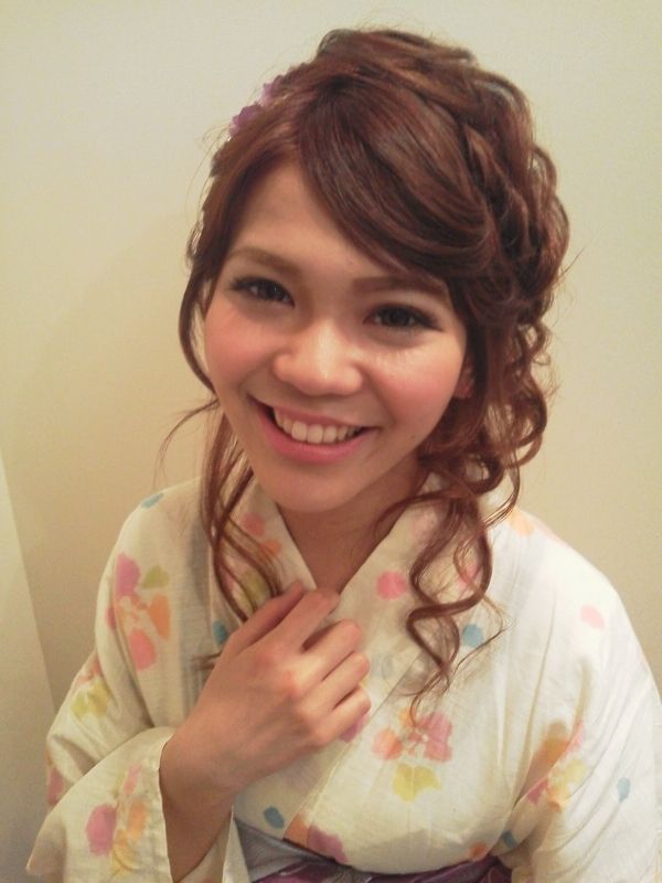 【中洲川端】≪社会保険完備≫≪日曜日休み≫セット業務をメインにし、毎日多くのお客様がご来店☆レッスンは営業中に行うので時間を効率よく使えますよ♪「Total Beauty Cream（トータル ビューティー クリーム）」からスタイリスト（美容師）の求人☆★