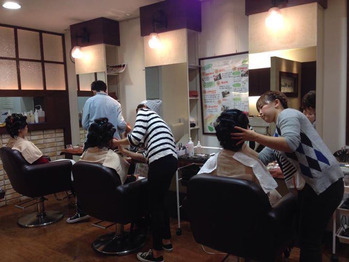 【唐人町】≪未経験・通信生・新卒生OK≫年1回スタッフ全員で北海道旅行に行ったりチームワーク抜群♪ネイル・まつエクブースも有りトータルでお客様の「美」をサポートするヘアサロン「Pure Wave(ピュア ウェーブ)」からアシスタント(美容師)の求人☆★