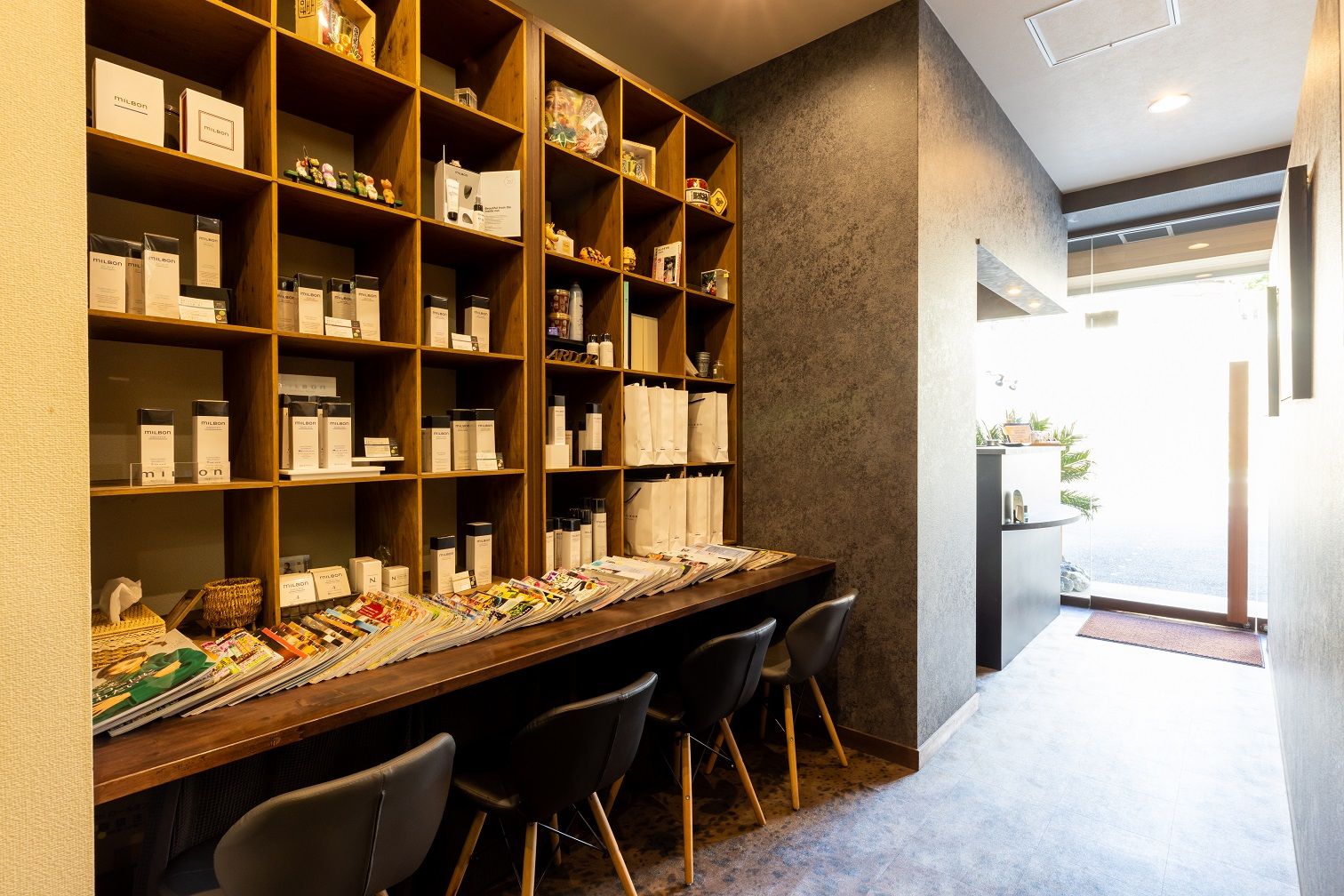 【野間】≪月休7日・実働8時間・社会保険完備≫半個室・完全個室のブースでしっかりお客様と関わります！顧客様を大切にできるのはモチロン、新規のお客様とも多く関わることができるヘアサロン「ARDOR（アルドール）」からスタイリスト（美容師）の求人☆★