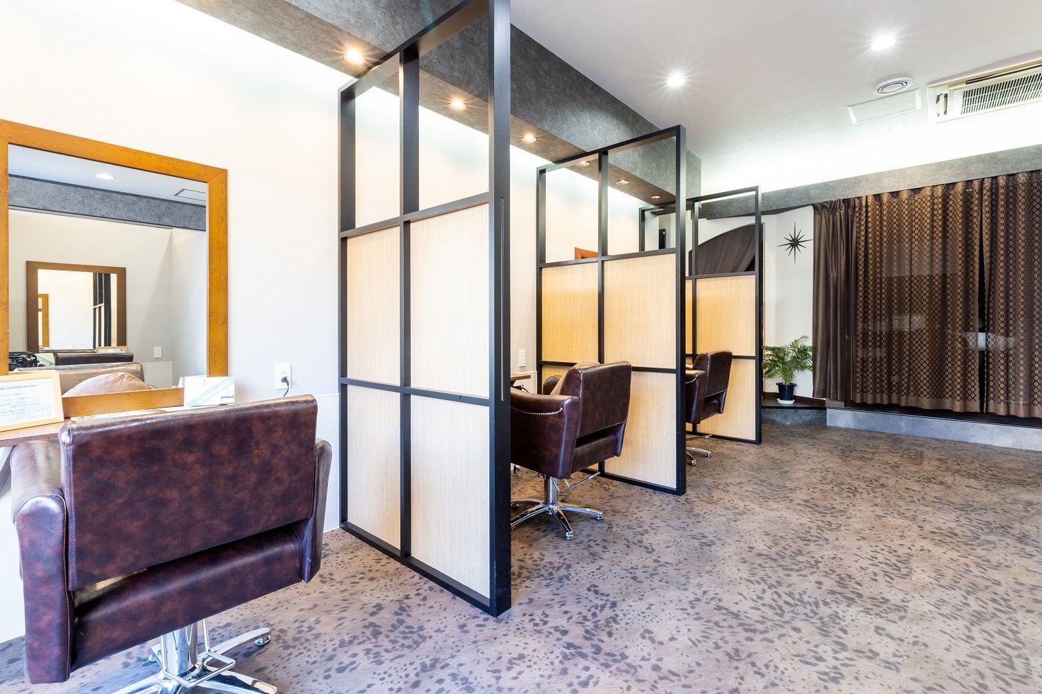 【野間】≪月休7日・実働8時間・社会保険完備≫半個室・完全個室のブースでしっかりお客様と関わります！顧客様を大切にできるのはモチロン、新規のお客様とも多く関わることができるヘアサロン「ARDOR（アルドール）」からスタイリスト（美容師）の求人☆★