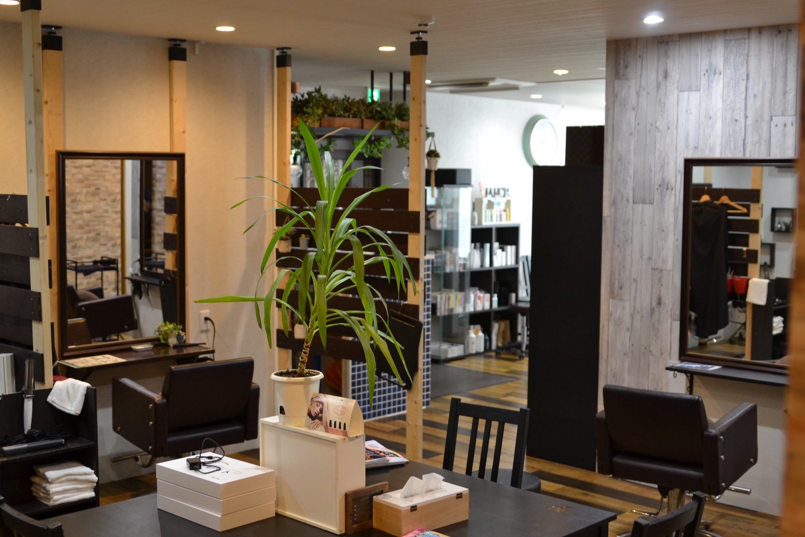 【大橋駅】徒歩1分なので駅チカでアクセス抜群・入客チャンスあり・土日お休み相談OK！！正社員・業務委託の働き方が選べます！！若い世代から大人女性まで多くのお客様が来店されるヘアサロン「HAIR DESIGNING Avance（ヘアデザイニングアヴァンセ）」いろいろなキャリアプランが目指せますよ！！スタイリスト（美容師）の求人☆★