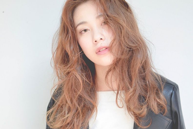【今泉】《社保完備》トレンドを意識し外国人風・透け感を取り入れたこなれ女子をプロデュース!!実力派サロン「JOWIN AND EMMA(ジョウインアンドエマ)」からスタイリスト(美容師)の求人☆☆