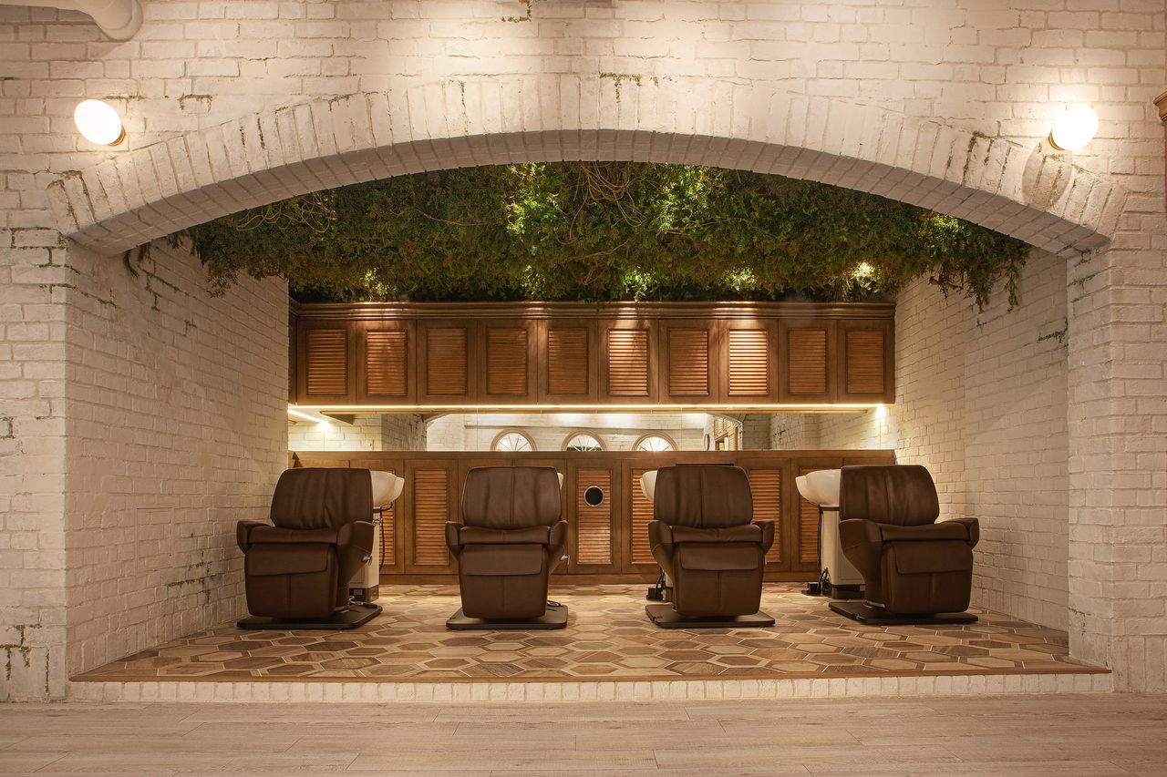 【堀江】≪月8日休み≫≪社会保険完備≫≪早期デビュー≫関西トップクラスの人気ヘアサロン！スタイリストになれば歩合制で高収入が可能です！立地や環境を大切にし、オシャレな内装にこだわりがあります！「Cloe 堀江（クロエホリエ）」からアシスタント（美容師）の求人☆★☆