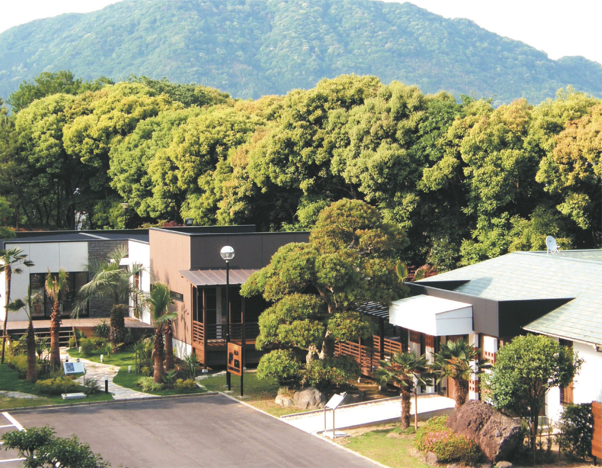 【葉山】パートアルバイトは土日祝休み＆短時間勤務相談OK！正社員は実働8時間・社会保険完備・ママさん美容師も活躍、産休育休あり！急な子供さんの病気等にも速やかにお休みの対応可能。将来の独立も応援！！コンテスト受賞者から直接技術を指導してもらえるので高い技術が学べドンドン成長できる「AVEC PLAISIR 葉山店（アベックプレジールハヤマテン）」からアシスタント（美容師）の求人☆★