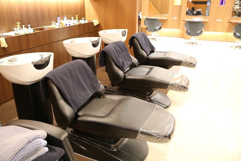 【けやき通り】≪社会保険完備≫長く通われている方も多く幅広い世代のお客様が来店♪サロンワークを中心とし、日々の実践で技術を高めていく「 Hair Salon OKi（ヘア サロン オキ）」からスタイリスト（美容師）の求人☆☆